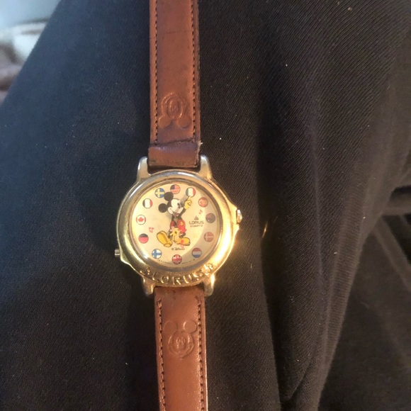 Vintage Mickey Mouse watch - Picture 2 of 2